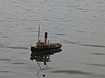 Das Modell auf dem Wasser